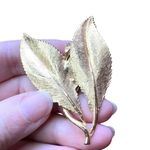 Vintage Double Leaf Clasp Pinless Brooch Pin Gold Tone Photo 0