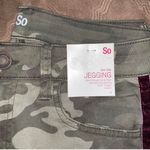 SO camouflage favorite skinny jeggings pants with maroon colored velour Strip Photo 4