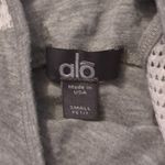 Alo Yoga  gray and white tank top size small petit Photo 2