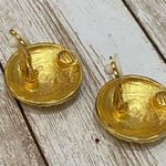 Vintage White Enamel Goldtone Round Clip Earrings Gold Photo 6