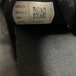 on cloud  six black shoes women’s size 9 Photo 11