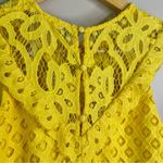 Laundry by Shelli Segal sunny yellow lace sleeveless top button back size small Photo 3
