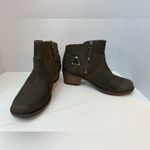 Teva  Women’s Olive Boots size 6 Photo 6