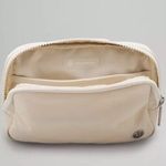 Lululemon  Everywhere Belt Bag 1L Wordmark white opal Photo 3