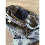Vuori  Stride 7/8 Pocket Leggings in Oregano Green Camo Women’s size Small​ Photo 11
