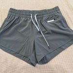 Vuori  Clementine Short 2.0 NWOT SzS Light Oregano Photo 0
