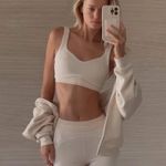 Alo Yoga  Airbrush Heart Throb Bra Oat Milk/White M Photo 9