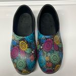 Crocs  Women’s Neria Pro ll Clogs Slip Resistant Size 8 Black Multi Floral Photo 0