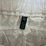Onzie  - Yoga Flow Parachute Shorts in White Photo 1