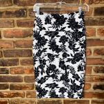 LuLaRoe  Black White Floral Knee Length Midi Pencil Skirt Women's Size XS Photo 3
