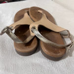 Sophia Milano  Womens 10 Beige Italian Leather Thong Sandals butter soft gold Photo 2