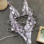 One Piece B44 Womens SnakePrint Cutout Swimsuit Size Medium Photo 1