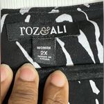 Roz & Ali  Women’s Knit Dress - Black/White Abstract - Size 2x Photo 4