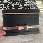 Ellen Tracy Makeup/Travel Hardcover Bag Photo 1