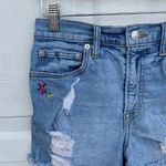 Gap Women’s Shorts Blue Denim Distressed Embroidered Cut Off Size 28 Photo 4