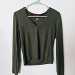 Hot Kiss olive green long sleeve Photo 0