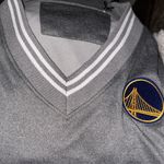 Antigua GOLDEN STATE WARRIORS WOMENS GREY PARKER V NECK CREW SWEATSHIRT Photo 1