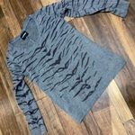 Monrow tiger stripe knit sweater size small Gray Photo 0