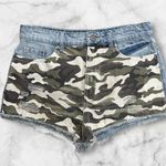 BDG  Women’s Dree Pieced Camo High-Rise Cheeky Jean Short Size 29 Photo 0