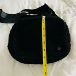 Apana  Fanny Pack Crossbody Bag Waist Belt Sling Sherpa Faux Fur Fuzzy Cozy Black Photo 2