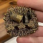Women’s Signed Denise Brown Metal Brooch Pin Sewing Machine Thimble Safety Pins Photo 2