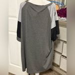 Bloomchic‎ gray and black short sleeve tshirt Size undefined Photo 2