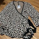 Diane Von Furstenberg Diane Von Furstenburg Black and White Floral Patterned Wrap Kimono Size 4X Photo 0