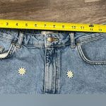 Harper Heritage Daisy Embroidered Denim Shorts Size 29 Photo 7