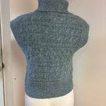 Old Navy Women’s Grey Sleeveless Cropped Cable-Knit Turtleneck Sweater Vest Photo 7