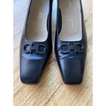 Salvatore Ferragamo  7 B black leather pumps metal logo Photo 1