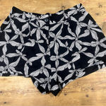 Black and White Leaf Print Women's Shorts Size 10 Photo 0