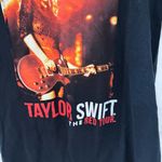 Gildan Taylor Swift “The Red Tour” Concert shirt SMALL Photo 2