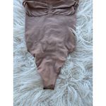 SKIMS  Seamless Sculpt Strapless Thong Bodysuit Sienna  
Size Medium Photo 3