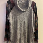 Maurice's  Womens Longsleeve Knit Top Long Sleeve Shirt M 46” Gray Plaid Sleeves Photo 0
