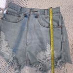 Levi's 505 VINTAGE WOMENS 36/30 Distressed Light Blue Denim Shorts Photo 2