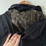 Lululemon 10 RARE Fo Drizzle Rain Jacket in Black Photo 9
