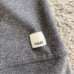 Vuori Women’s Suns Out Performance Full Zip Hoodie Lightweight Heather Gray XL Photo 8