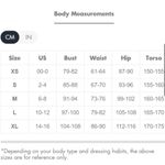 Berlook Floral Cutout One Photo 9