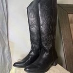 Elegant Black Embroidered Knee High, Heeled Boots Size 8 Photo 3