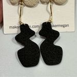 Maker Megan Handmade Retro Floral Polymer Clay Dangle Earrings Black Photo 2
