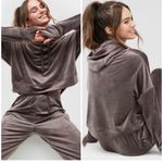 Aerie ‎ Offline Women's Dark Grey Hooded Velour Cropped Sweatshirt Photo 1