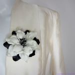 Vintage Lily&Taylor cream and black blazer jacket floral brooch, women's size 18 Photo 9