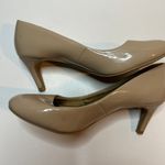 dexflex comfort Womens DexFlex Beige Patent Leather Heels Size 8 Photo 5