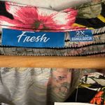 NWT! Women’s Fresh black tropical print sleeveless v Photo 3