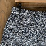 Madewell Drapey Pull-On Short Woodcut Floral Navy and White Size Medium Photo 4