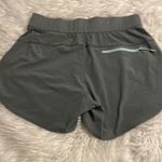 Columbia  Shorts size L excellent condition Photo 2