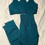 Amazon  Workout Set  Photo 0