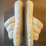 COUGAR Women’s Sz 6 Julep Sandal Slides in White Photo 4