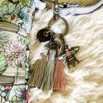 Sakroots Floral Crossbody Bag with ID Lanyard and Bee Keychain Boho Purse Photo 8