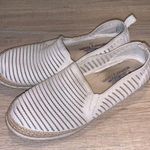 Skechers Bobs  white memory foam woman’s 7 slip on shoes Photo 0